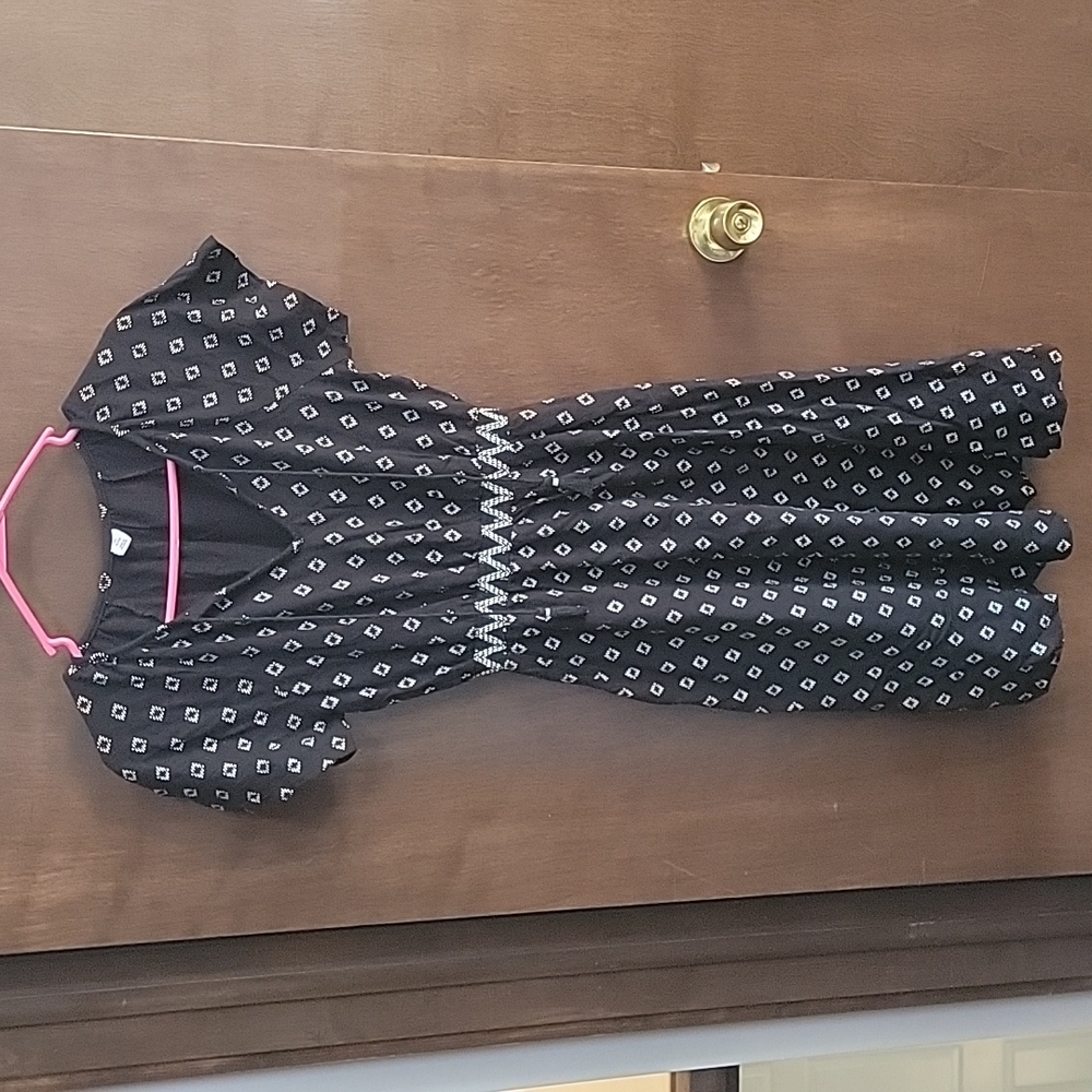 Black and white patterned dress